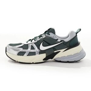 Nike Women's Sneakers in Silver and Green